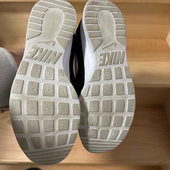 Nike running shoe - Picture 3 of 3